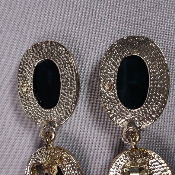 Amrita Singh Clip-on Earrings - Picture 6 of 7